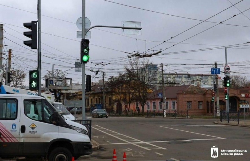 У Миколаєві масово оновлюють світлофори та змінюють схеми руху автомобілів