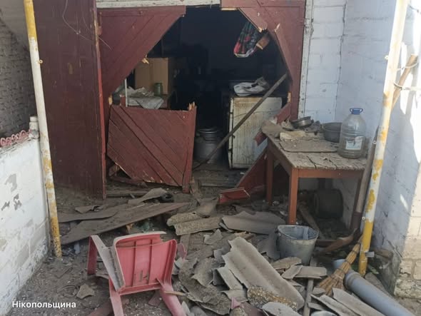 У Нікопольщині варвари пошкодили дронами 2 приватні будинки і гараж