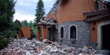 В ніч на 17 травня ворог атакував Дніпро та область: багато поранених та руйнувань