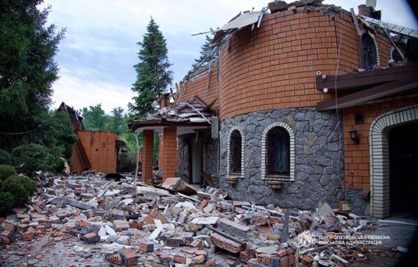 В ніч на 17 травня ворог атакував Дніпро та область: багато поранених та руйнувань