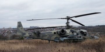 В окупантів мінус гелікоптер: українські захисники ліквідували ще майже 300 одиниць техніки