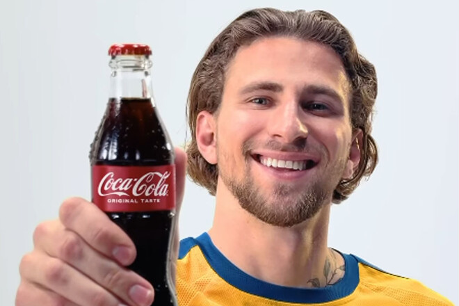 ВІДЕО. Забарний став амбасадором Coca-Cola, але фанати його затролили
