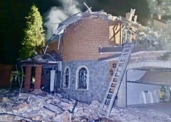 Ворог атакував Дніпро: поранена жінка