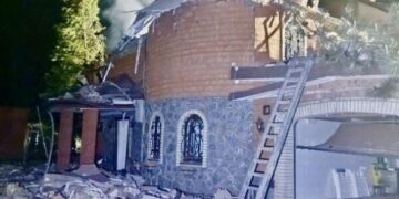 Ворог атакував Дніпро: поранена жінка