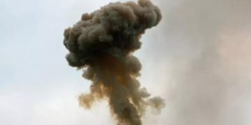 Ворог атакував Миколаїв: пошкоджено адмінбудівлю