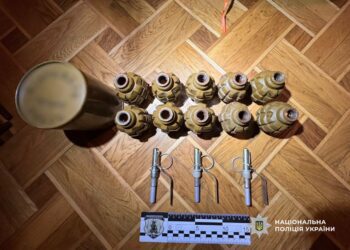 Автомат, гранати та заборонені речовини: справу одесита передали до суду