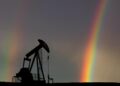 Російська та іранська нафта дешевшають на ринку Китаю