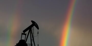 Російська та іранська нафта дешевшають на ринку Китаю