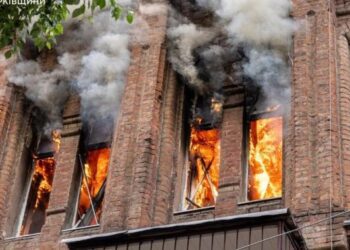 Харків перебуває під масованою атакою ударних дронів, загроза зберігається (Оновлено)