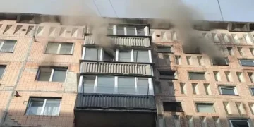“В квартирі була 10-річна дитина”: через пожежу у Тернополі з будинку евакуювали 20 людей (ФОТО)