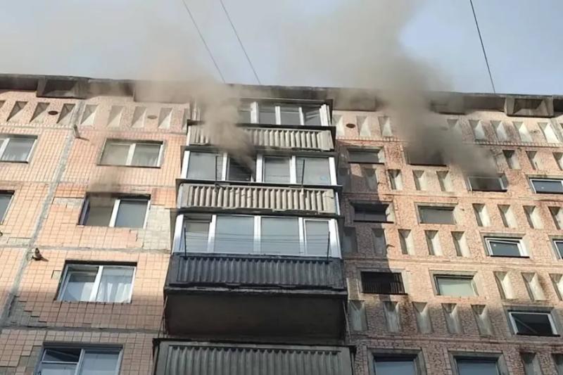 "В квартирі була 10-річна дитина": через пожежу у Тернополі з будинку евакуювали 20 людей (ФОТО)