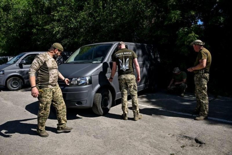"Боротьба з дронами - це дуже важка робота": підрозділи, які захищають запорізький напрямок та знищують російські БпЛА, отримали авто для виконання завдань