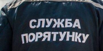 Ворог атакував комунальне підприємство в Запорізькому районі, під завалами шукають людину