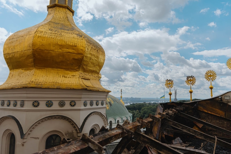 Зеленський розповів, чим росіяни вдарили по Лаврі (фото, відео)