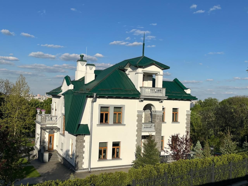 На Батьківщину-матір впала тінь Коломойського. Верховний Суд вирішує долю приміщень Музею війни