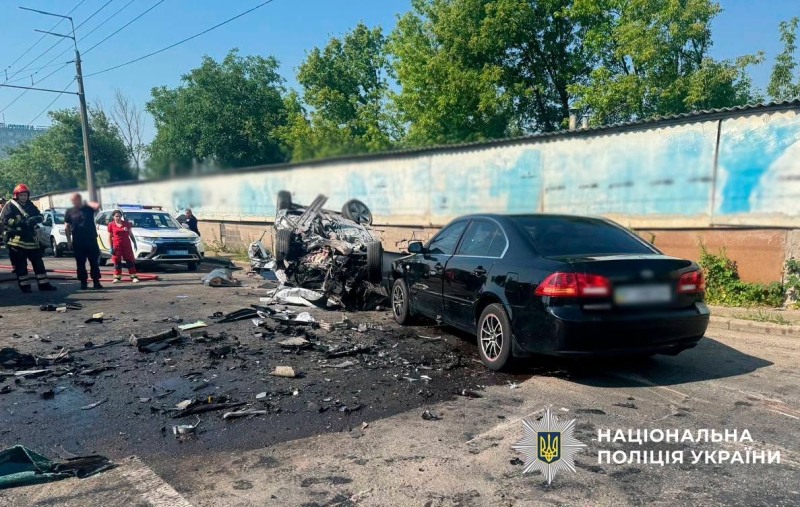 П'ять розтрощених авто та загибла жінка: поліція Києва оприлюднила деталі ДТП на Виговського