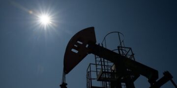 Ціни на нафту злетіли після нових ударів США по Ірану
