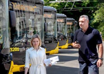В Києві на маршрути вийшли нові тролейбуси та автобуси