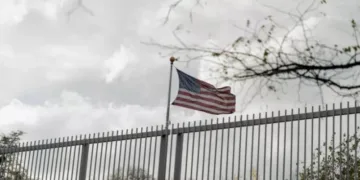 Посольство США оголосило, що залишається у Києві, попри погрози Росії