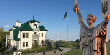 На Батьківщину-матір впала тінь Коломойського. Верховний Суд вирішує долю приміщень Музею війни