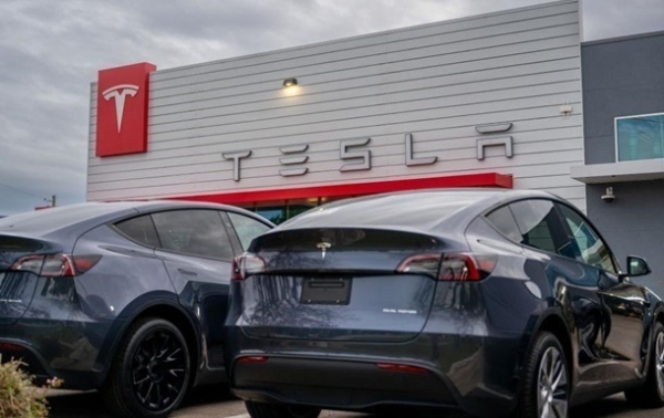 У Китаї судять Tesla за "несправжній" автопілот