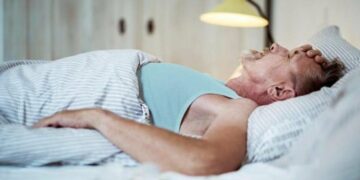 Вчені попередили: популярний напій може непомітно псувати ваш сон