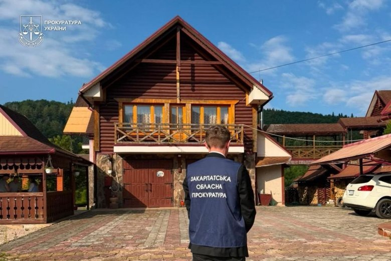 226 гектарів лісу і вертолітний майданчик: на Закарпатті розкрили схему навколо дачі Медведчука