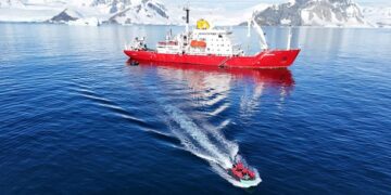 Український криголам Ноосфера завершив рекордний антарктичний сезон