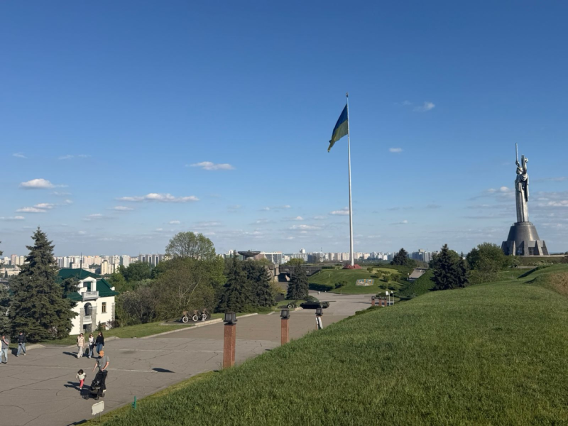 На Батьківщину-матір впала тінь Коломойського. Верховний Суд вирішує долю приміщень Музею війни