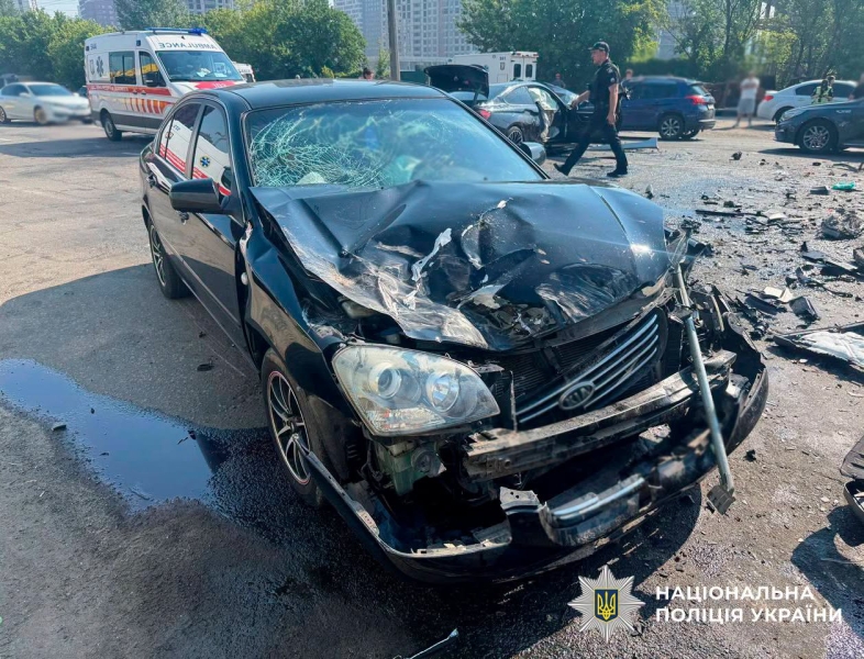 П'ять розтрощених авто та загибла жінка: поліція Києва оприлюднила деталі ДТП на Виговського