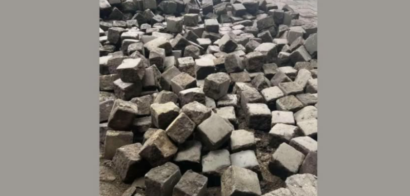 Чому в центрі Франківська демонтували історичну бруківку: пояснення влади