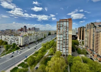 Рух на бульварі Лесі Українки обмежено майже на місяць: графік та схема