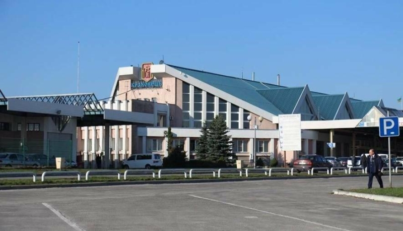 Години очікування: на кордоні з Польщею різко зросли черги