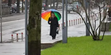 На дорогах погіршиться видимість через сильні дощі: синоптики попереджають по грози на Прикарпатті