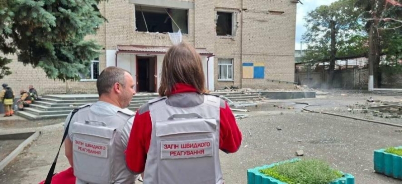 Волонтери &laquo;Червоного Хреста&raquo; показали, як виглядає будинок культури у Вільнянську після атаки БпЛА