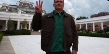 Усик провів зустріч з представниками Zuffa Boxing у США