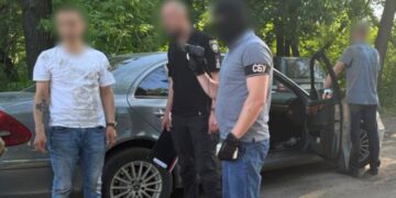 Двох військових ТЦК затримали із чвертю мільйона гривень на Харківщині