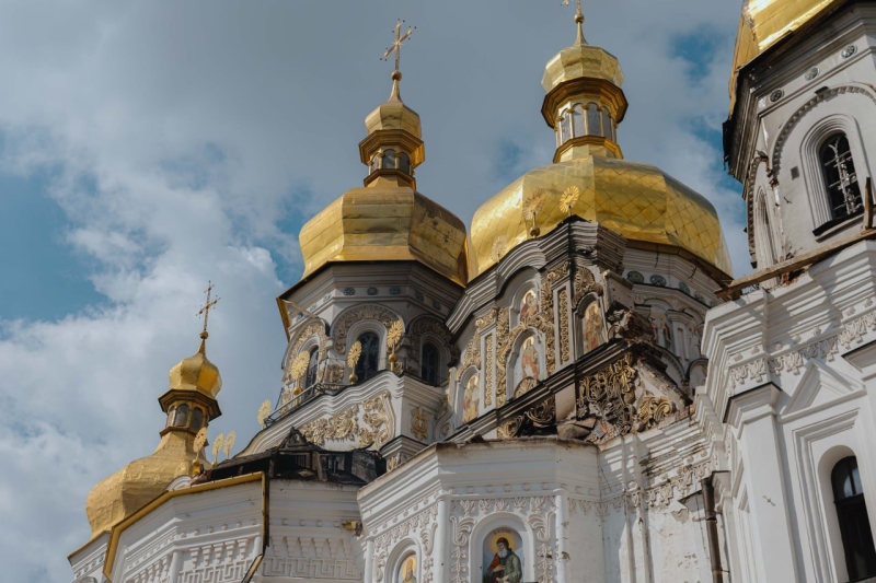 Зеленський розповів, чим росіяни вдарили по Лаврі (фото, відео)