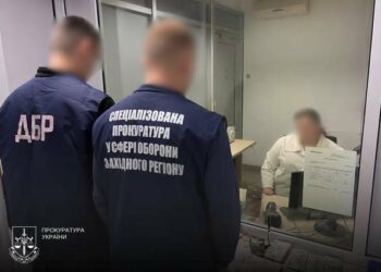 Чинні та колишній військові під підозрою: що відомо про справу з незаконним обігом зброї на Прикарпатті (ФОТО)