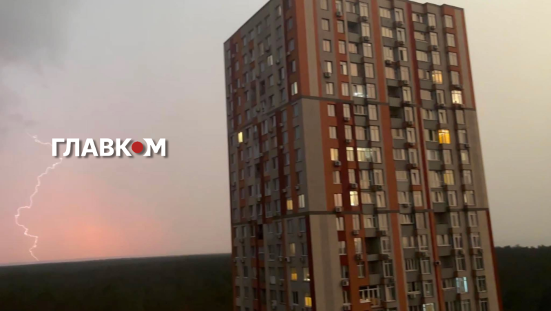 Негода наробила лиха в Києві: фото, відео
