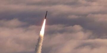 Британія розробляє для України дешеву далекобійну зброю без американських компонентів – Bloomberg