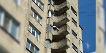 У Хмельницькому врятували 86-річну жінку з балкона 14-го поверху
