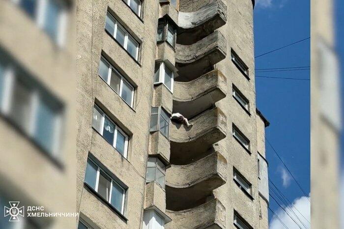 У Хмельницькому врятували 86-річну жінку з балкона 14-го поверху