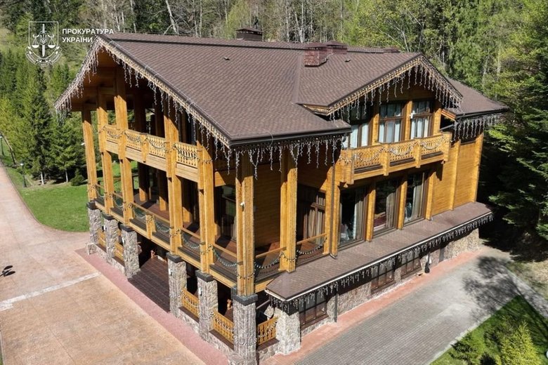 226 гектарів лісу і вертолітний майданчик: на Закарпатті розкрили схему навколо дачі Медведчука