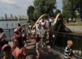 На Оболоні відкрито Вільнюський сквер та новий пішохідний міст (фото)