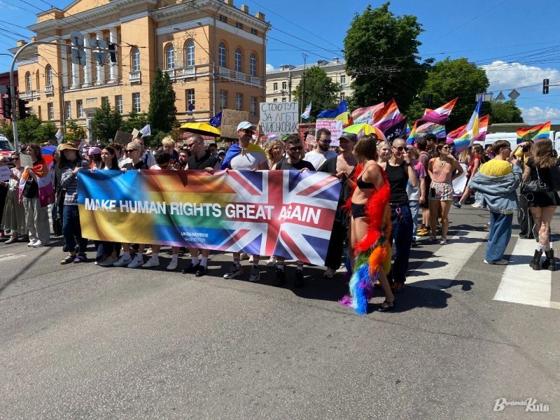 "КиївПрайд" і "Марш традицій": як пройшли два мітинги
