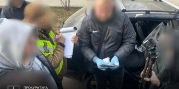 На Хмельниччині двох людей підозрюють у торгівлі впливом на посадовців ТЦК