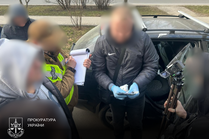 На Хмельниччині двох людей підозрюють у торгівлі впливом на посадовців ТЦК