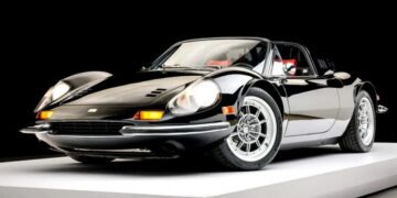 Ferrari Dino 1972 з потужним V8 викликав ажіотаж на аукціоні: ставки перевищили $800 тисяч (ФОТО)
