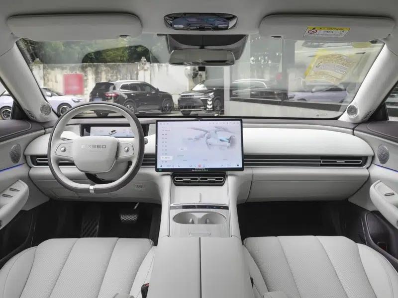 Exeed Exlantix ES 2026: ШІ-кокпіт, повернення фізичних кнопок та LiDAR на даху